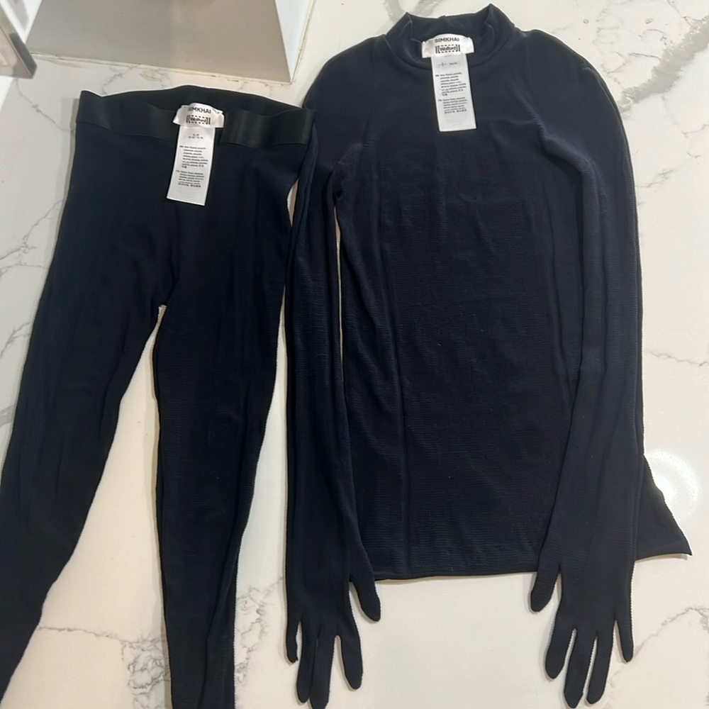 WOLFORD INTRICATE PATTERN WRAP KNIT TOP & LEGGINGS - Picture 3 of 8